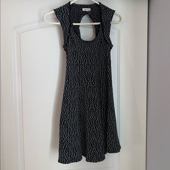 Silence + Noise Abstract Black and White Back Cut Out Mini Dress - Picture 1 of 6